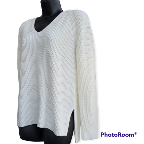 J. CREW Ivory Cotton Sweater V Neck Knit High Low Hem Size Small. - Picture 2 of 6